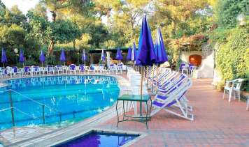 Hotel Pineta - mese di Luglio - offerte - particolare piscina